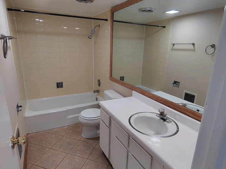 4424 Euclid Ave #1D — Photo 10