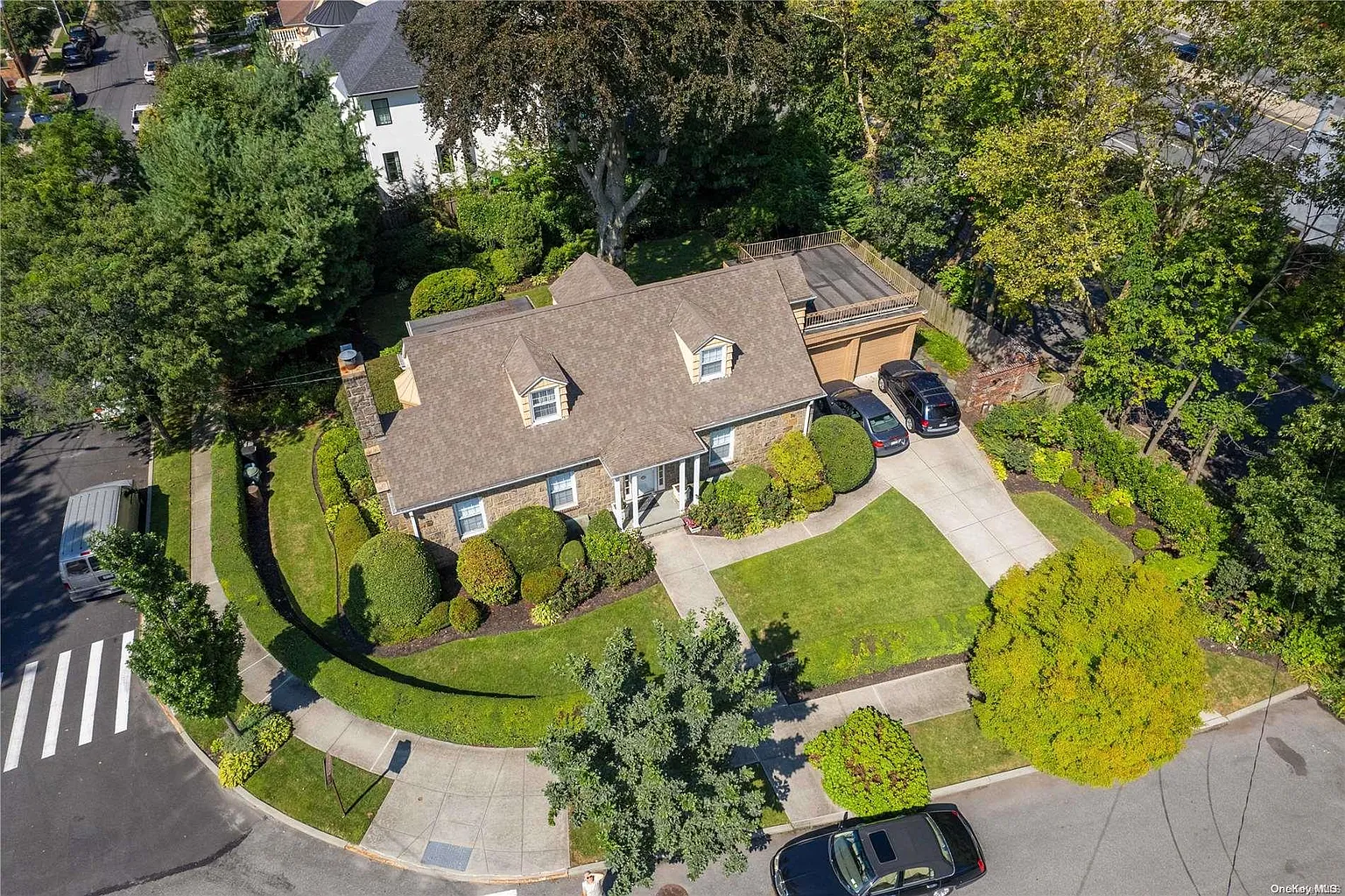 611 Parsons Boulevard photo 1