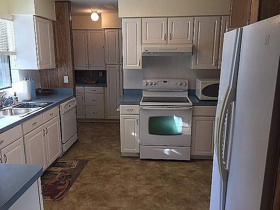 2nd image of 1255 Lake Dr