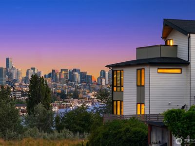 454 NE 40th Street, Seattle, WA, 98105