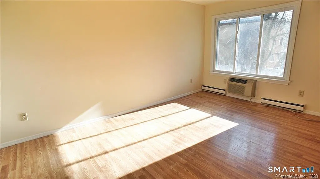 2 bed, 1.0 bath, 1000 sqft, $2,195 — Photo 2