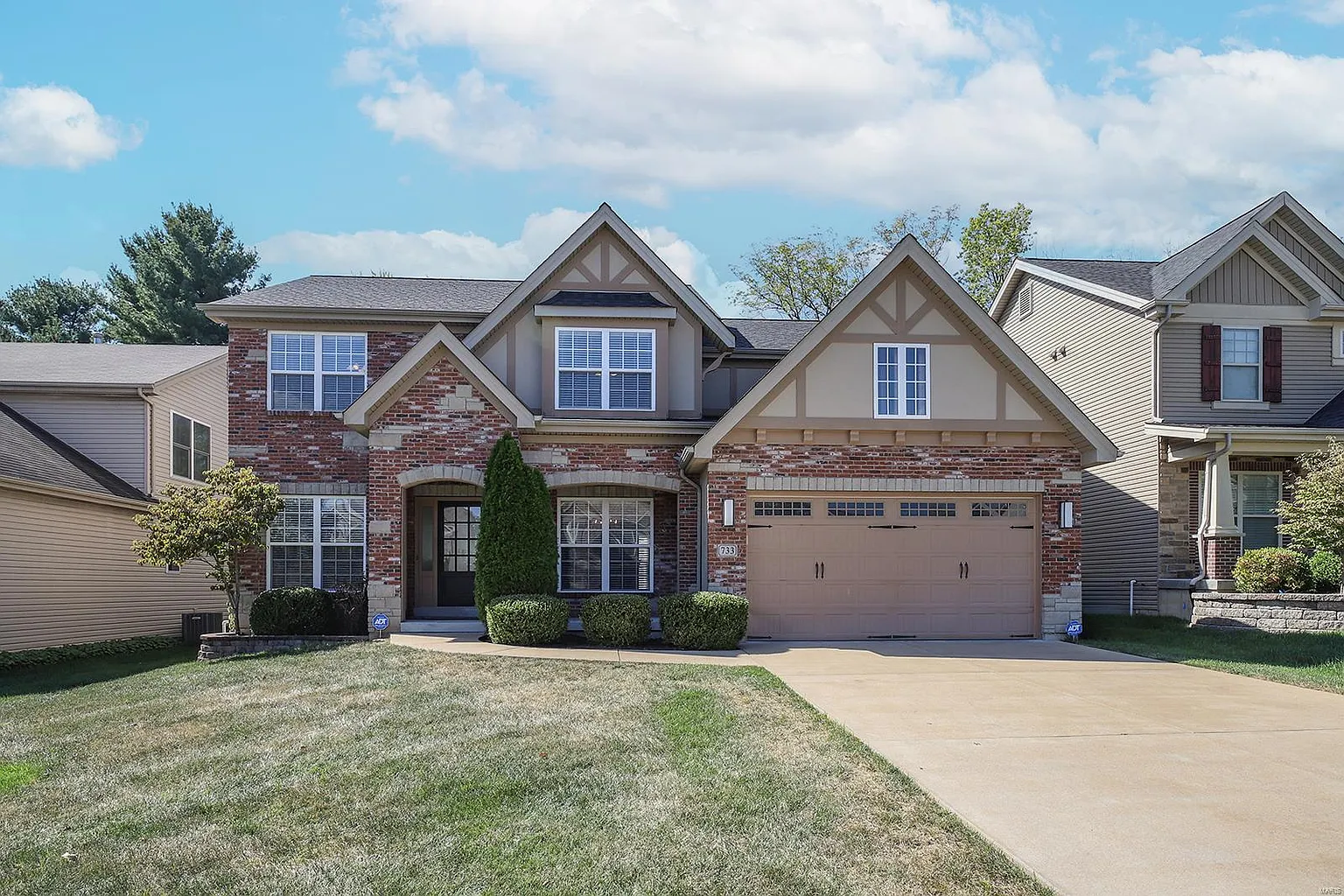 733 Cherry Tree Ln photo 1