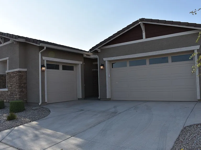 2530 W Huntington Dr #2 — Photo 2