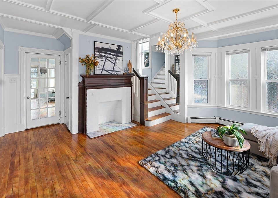 18 Greenleaf St, Haverhill, MA 01835 | Zillow