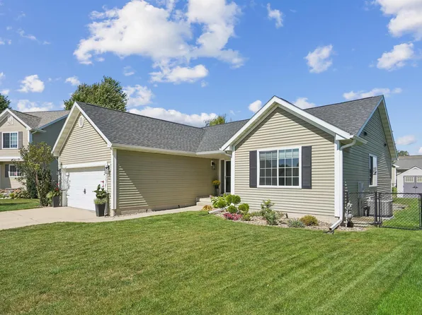 1527 Andover Ct, Cedar Falls, IA 50613