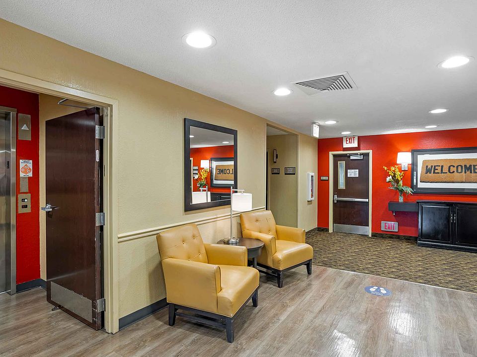 Lobby and Guest Check-in