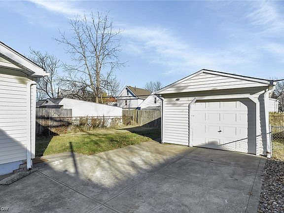 5th image of 1487 Winchester Ave