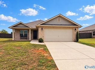 106 Tea Tree Ct, Hazel Green, AL 35750