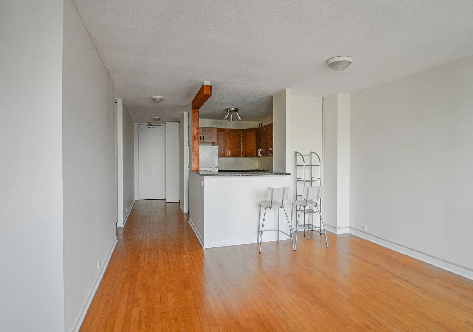 1 bed, 725 sqft, $2,275 — Photo 3