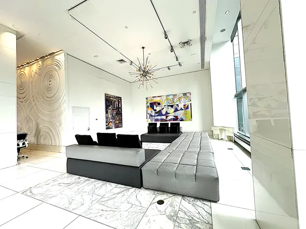 635 West 42nd Street image 24 of 26