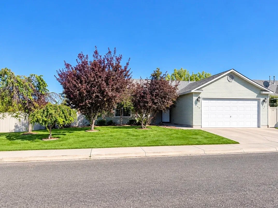 3 bed, 1443 sqft, $2,100 — Photo 1