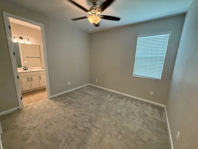 10073 Spring Lake Dr — Photo 21
