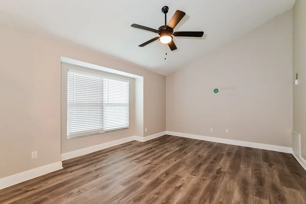3 bed, 2.0 bath, 1344 sqft, $2,270 — Photo 3