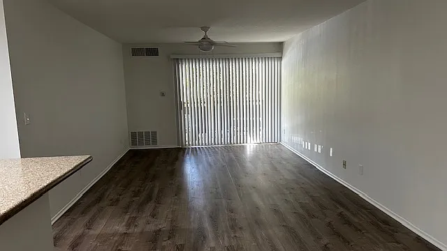 Living Room/Dining Area