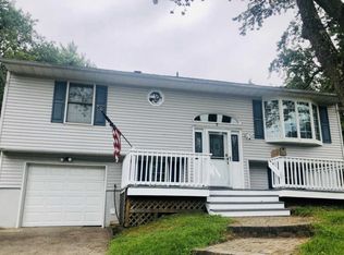 7 Newbury Cir, Howell, NJ 07731