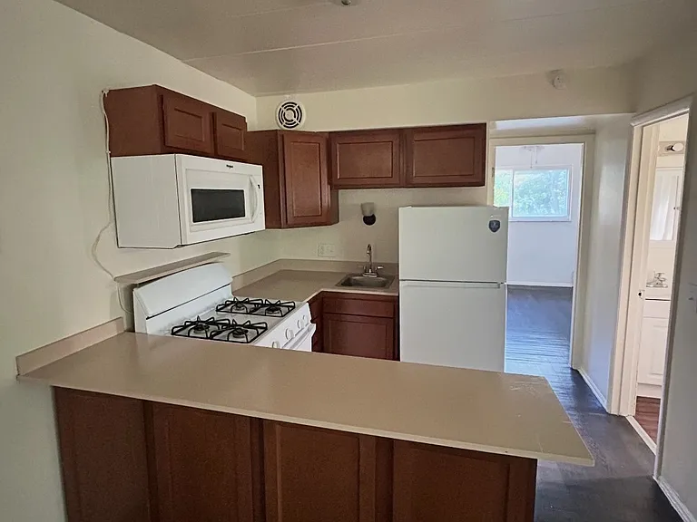 2560 Harrison Ave #17 — Photo 1