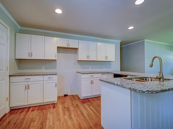5th image of 120 Creekwood Dr