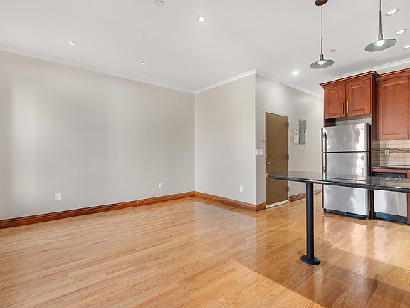 4th image of 101 Halsey St #3