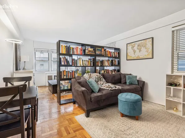 321 East 45th Street image 1 of 6