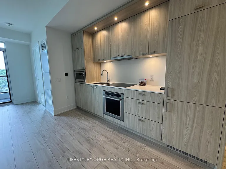 858 Dupont St #817 — Photo 6