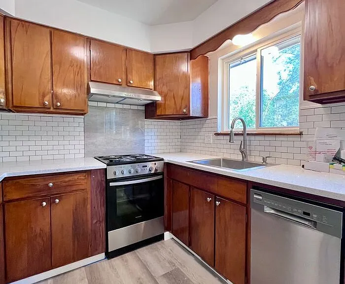 2428 Clearview Ave — Photo 7