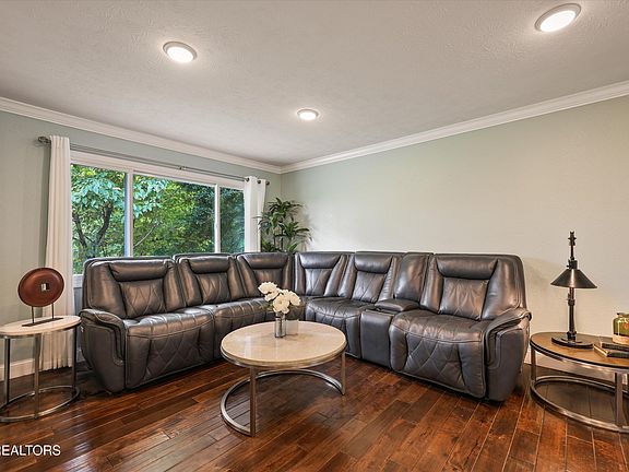 4th image of 6324 Lilywood Ln