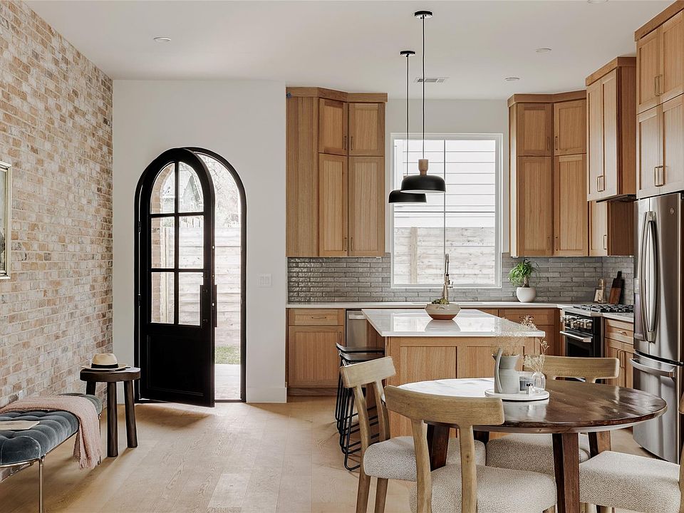 1st image of 1180 Ridgeway Dr #2