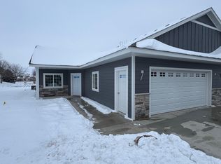 917 Golf Course Rd NW, Hutchinson, MN 55350