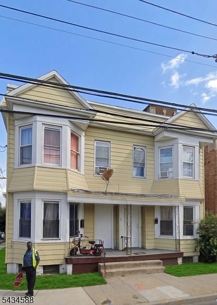 1st image of 665 Grove St