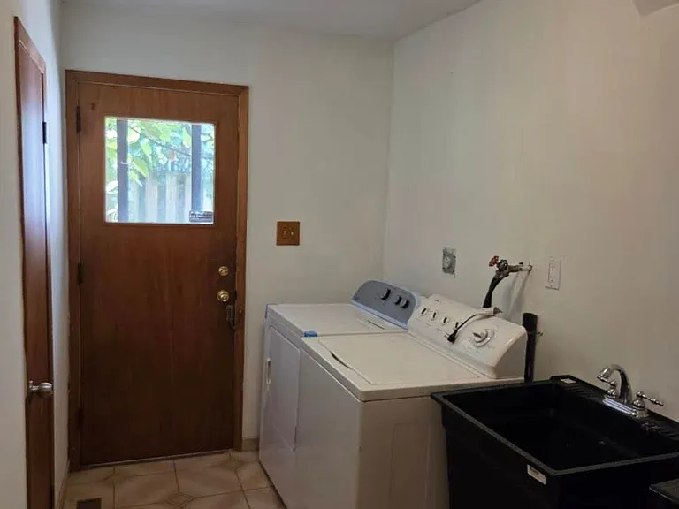 1010 Bloor St — Photo 10