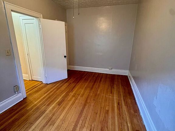 3rd image of 1374 Boulevard Ct #303