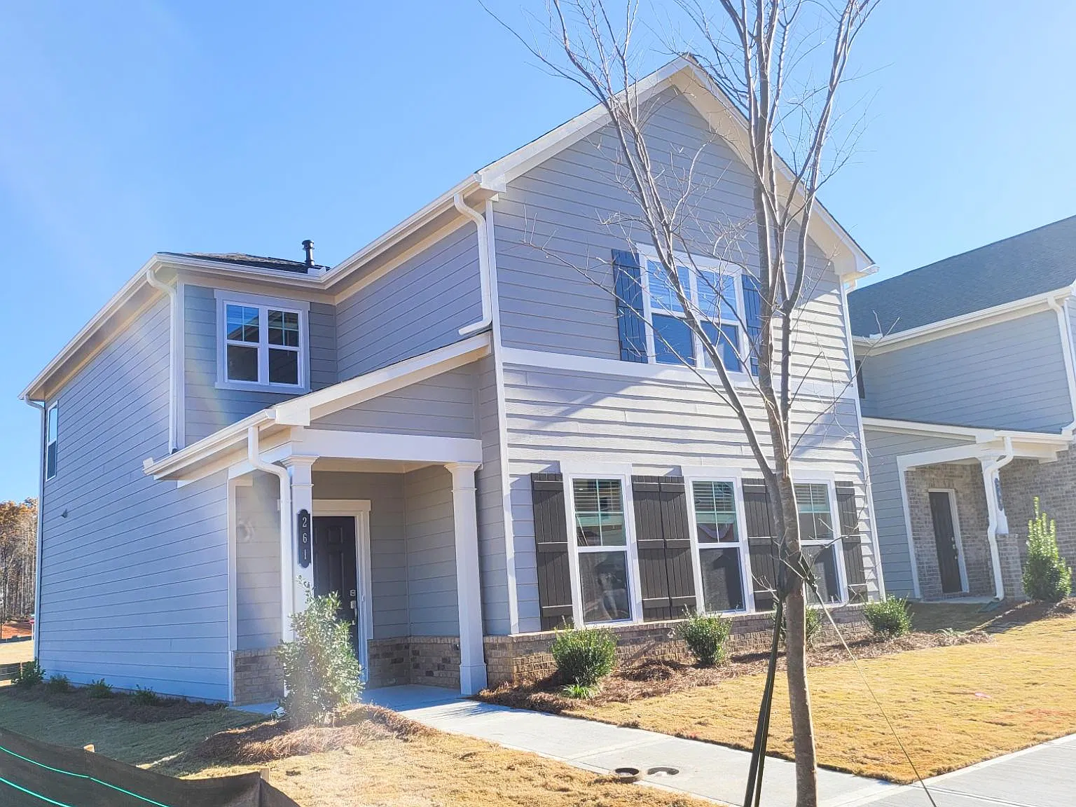 4 bed, 2.5 bath, 2500 sqft, $2,000 — Photo 2
