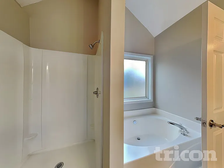 401 Breeze Way — Photo 9