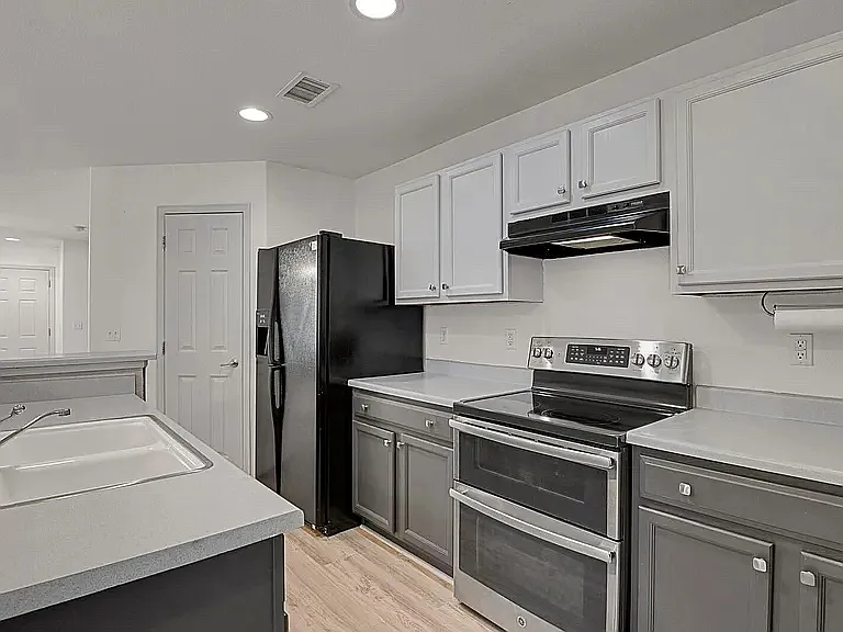 19030 E 58th Ave — Photo 3