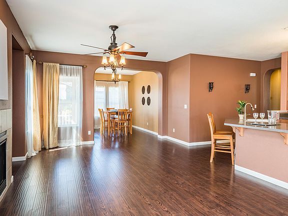 3rd image of 381 Summer Garden Way