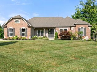 32 Chesterton Ln, Chesterfield, MO