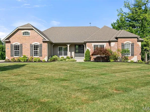 32 Chesterton Ln, Chesterfield, MO 63017