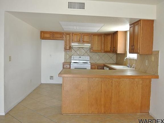 3rd image of 3060 Saratoga Ave