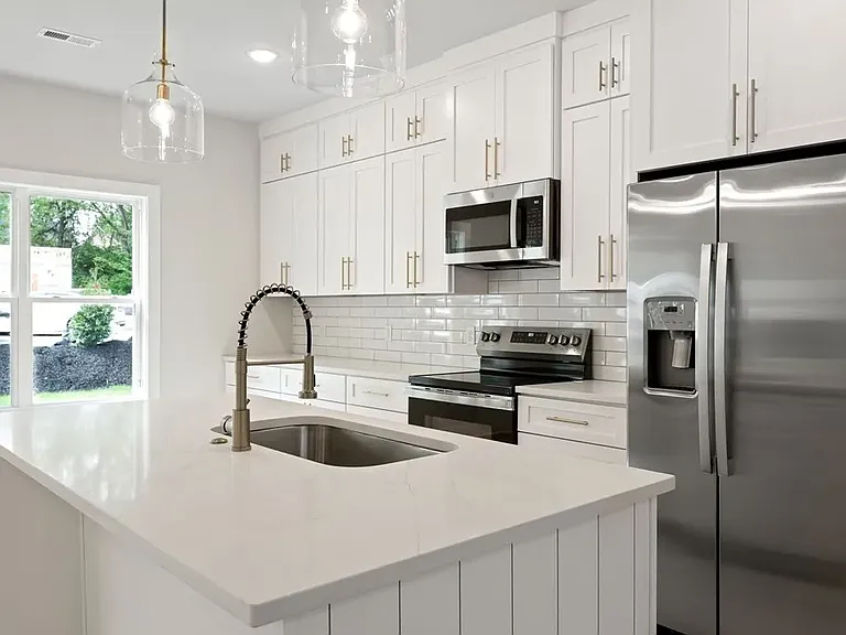344 S Walnut Ave — Photo 7