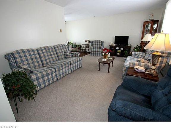3rd image of 457 Oaknoll Dr