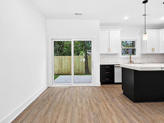 4th image of 359 Sea Marsh Ave.