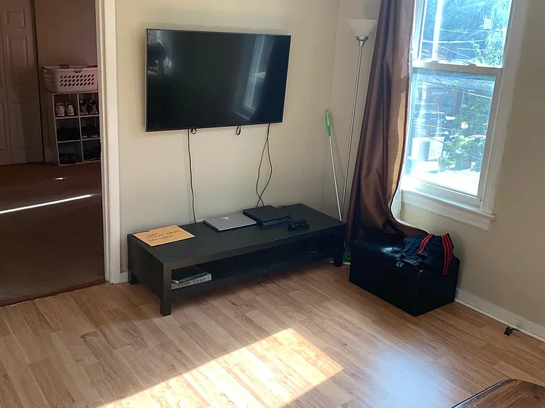 501 Greenfield Ave #2 — Photo 4