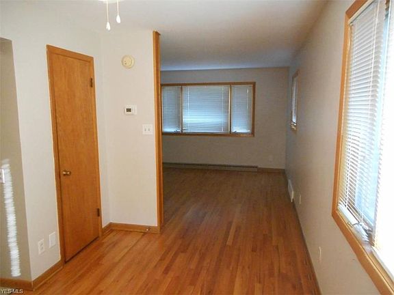 2nd image of 821 Sackett Ave #823