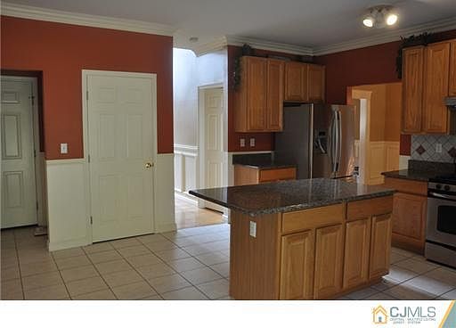 5th image of 78 Hollywood Ave Unit 1