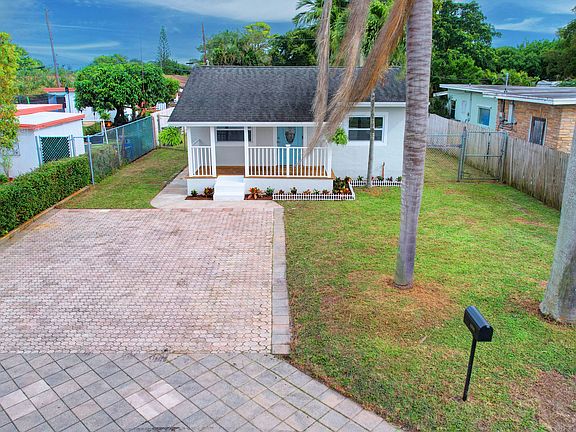 3rd image of 1316 Rainbow Avenue