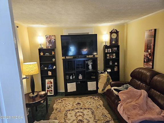 4th image of 4045 Jeffersonville Rd
