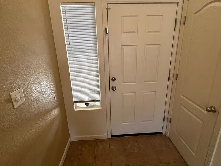 550 Castlerock Ave — Photo 12