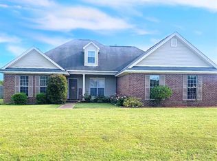 150 Sunset Dr, Deatsville, AL 36022
