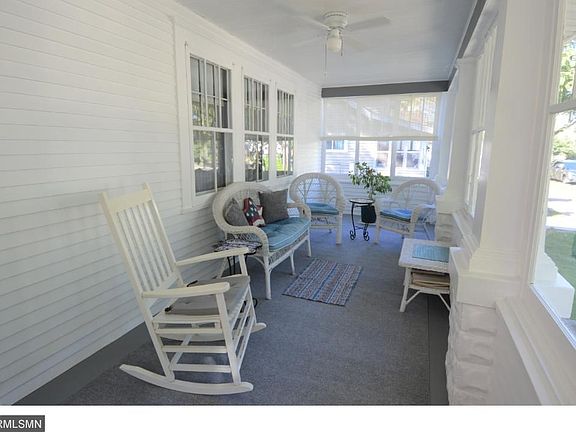 2nd image of 862 Rose Ave E