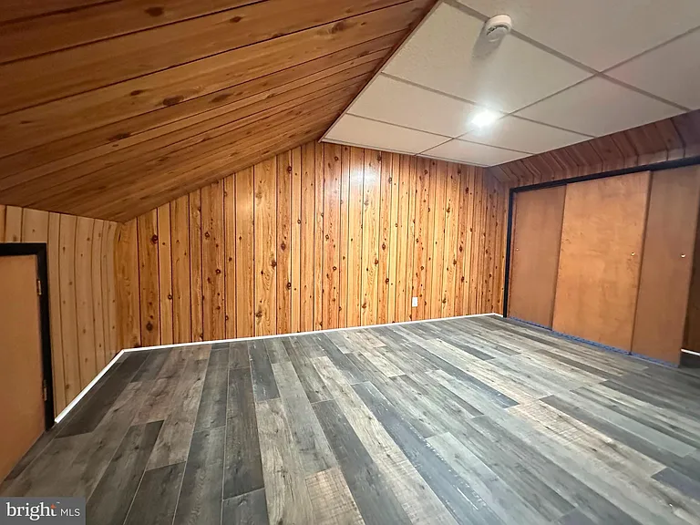 247 Morris Ave — Photo 16